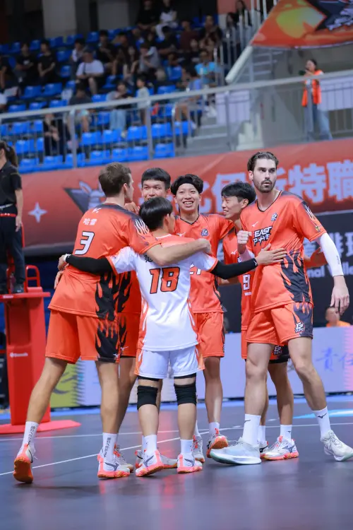 ▲臺北伊斯特今（12）日在主場迎來國慶連假最終戰。對上桃園雲豹飛將，伊斯特展現出團隊進攻與防守環節的明顯進步，最終以25：18、25：13、22：25、25：19成功復仇，不僅拿下本季第2勝，也是對雲豹的首勝。（圖／臺北伊斯特提供）