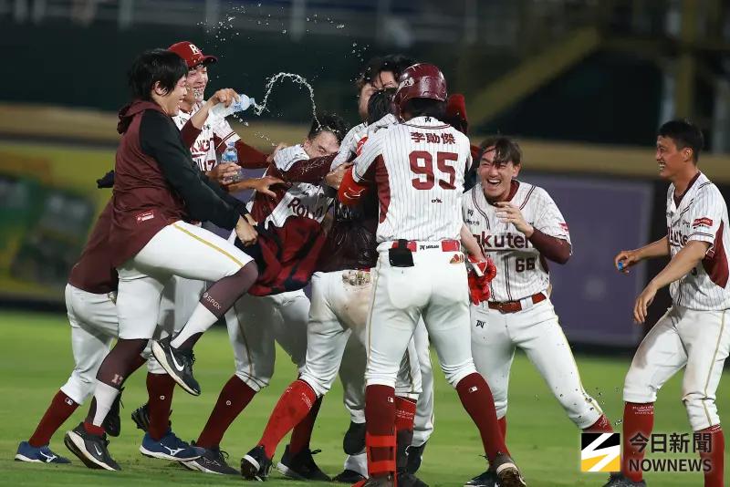 ▲樂天桃猿在今年季後賽將戰線拉到G4生死戰，是中職季後賽改為3勝制後首次。（圖／記者葉政勳攝 ,2025.10.11）