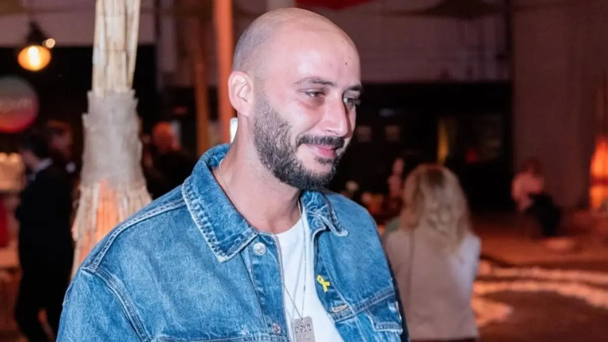 ▲於2023年10月的哈馬斯突襲中，倖存下來的以色列男子沙列夫，因為始終難忘摯友、女友的慘死，在2年後的現在選擇輕生。（圖／翻攝自天空新聞）