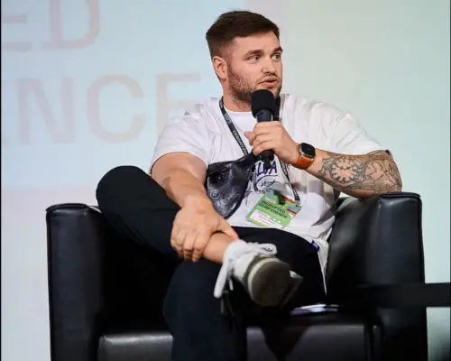 疑幣市崩盤尋短！烏克蘭加密貨幣網紅驚傳身亡　陳屍藍寶堅尼內
