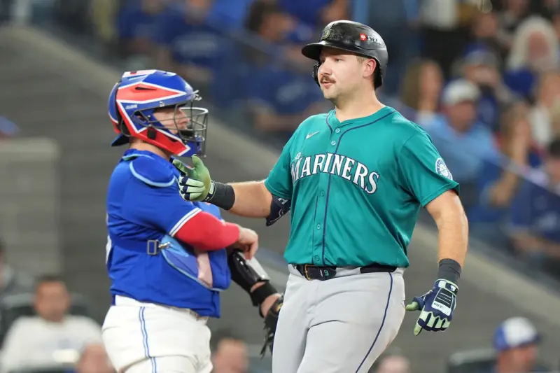 ▲西雅圖水手在落後情況下由「60轟捕手」勞雷（Cal Raleigh）敲出追平全壘打，隨後波朗柯（Jorge Polanco）再補上致勝安打，最終以3：1逆轉擊敗多倫多藍鳥。（圖／美聯社／達志影像）