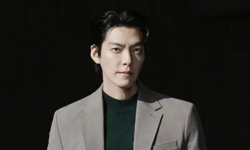 金宇彬被問推薦香水！當場送粉絲私用款　韓網尖叫：歐巴太會了
