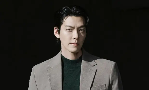 ▲金宇彬（如圖）刷新寵粉高度！見面會被粉絲問推薦的香水，不料他居然送出自己正在用的香水，讓其他粉絲超羨慕直呼：「歐巴太會了」。（圖／翻攝自IG ____kimwoobin）