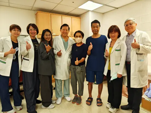 ▲換心超過30年的病友與振興醫院團隊共同締造亞洲紀錄。（圖／振興醫院提供）