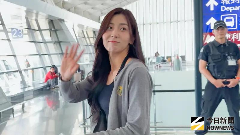 ▲洋基女孩韓籍啦啦隊女神睦那京（如圖）昨（9）日在韓國遭遇輕微車禍，經紀人向《NOWNEWS今日新聞》透露她腰部挫傷需休養數日，但將如期投入開幕戰應援，另外洋基工程也透露女孩補強尚未完成，消息人士向記者指出第4位成員是與睦那京、崔洪邏齊名的啦啦隊女神，引發期待。（圖／記者張一笙攝）