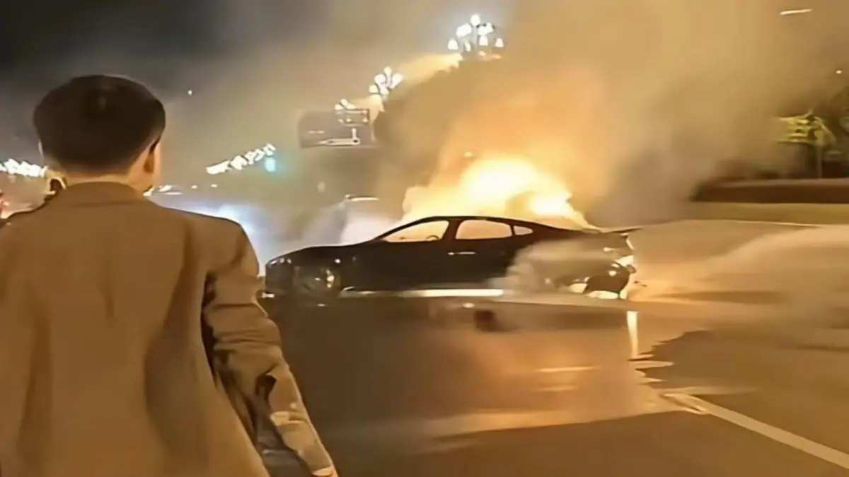 ▲中國四川成都13日凌晨發生一起涉及小米SU7的嚴重交通事故。（圖／翻攝自微博）