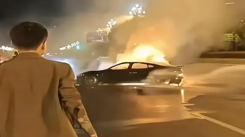 中國小米電動車高速失控衝撞！路人破窗營救失敗、司機葬身火海
