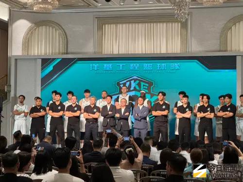 ▲洋基完整球員名單共13人，包括：高偉倫、徐小龍、江加樂、莊朝勝、陳昱瑞、呂冠霆、張鎮衙、馬克斯、葉惟捷、林郅為、阿拉薩、賈科比、庫薩斯。（圖／記者吳忠育攝）