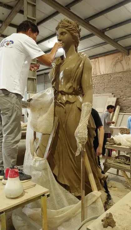 ▲毛榮海帶領團隊親手將草圖變為實景——比例、結構、線條、光影，無一不經他親自雕琢。（圖／歐樂沃築夢城堡）