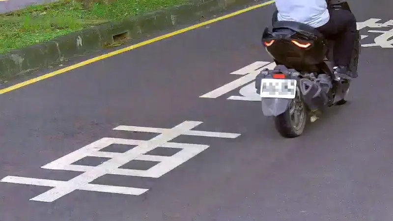 ▲臺南市近年設立奇美博物館及臺南都會公園等3處空氣品質維護區，3年共裁罰車輛2,175輛，罰款逾206萬。成功提升柴油車標章取得率及機車定檢率。(圖／南市府提供)