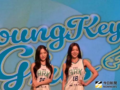 ▲今天記者會現場，最受矚目的自然是韓籍人氣啦啦隊李素敏、睦那京確定加盟。（圖／記者黃建霖攝）