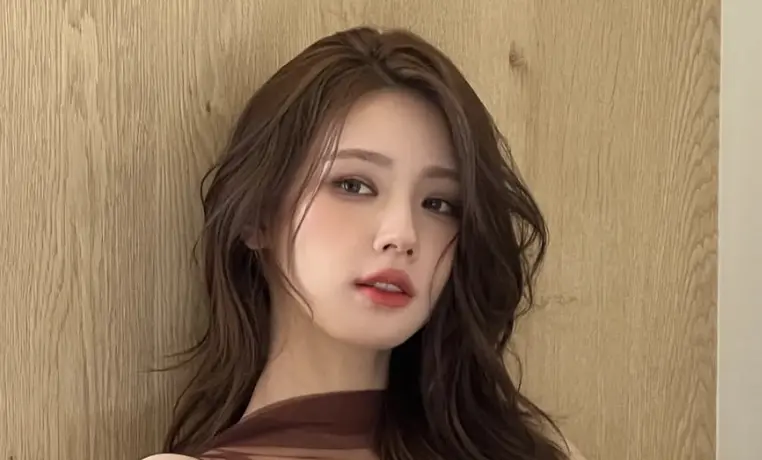 ▲i-dle薇娟（如圖）、裴珍映將出演全新網路綜藝，9日才公開預告片，就因為疑似是戀綜遭炎上，粉絲氣炸狂噴：「讓現役女偶像上戀粽是什麼操作」，目前預告已經警急下架。（圖／IG noodle.zip）