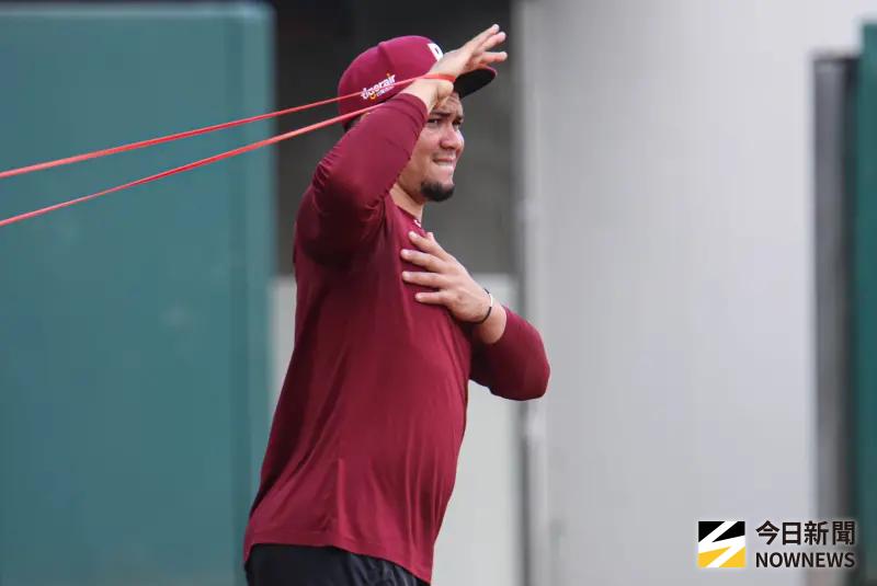 ▲樂天桃猿在季後賽G4「生死戰」將威能帝放在可出賽名單，將視情況登板。（圖／記者朱永強攝 ,2025.10.13）