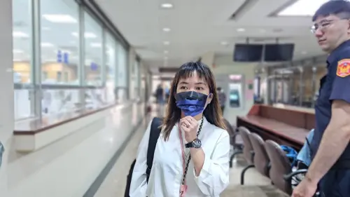 影／押柯文哲法官也不耐煩！審曹雅雯新加坡女狂粉　5分鐘3度趕人
