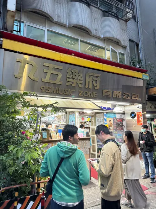 ▲「九五樂府（95music）」店內飲料價格超便宜，且客人大多數都是台灣人。（圖／記者潘毅攝）