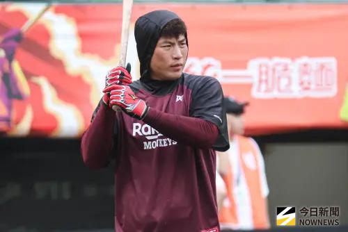 ▲2025年中華職棒台灣大賽G4經過4天因雨延賽，今（26）日17點05分順利開打，樂天桃猿林泓育回歸先發。（圖／記者朱永強攝 ,2025.10.13）