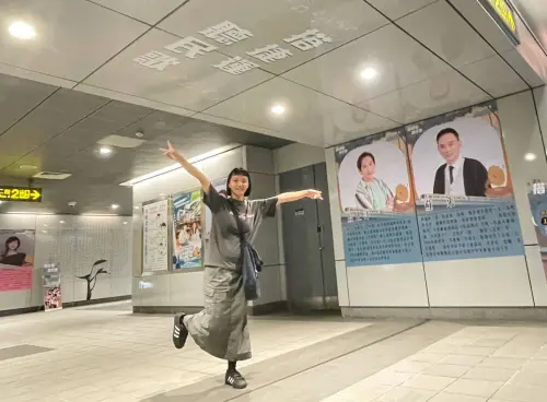 ▲大安森林公園站內目前已經有星光牆，匯聚本次所有民歌歌手影像，帶領大家重溫民歌時代，歡迎前往朝聖打卡拍照。（圖／北捷公司）