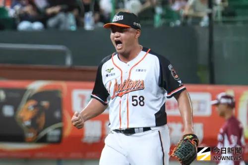 ▲統一獅胡智爲擔任季後賽G4先發投手，面對樂天桃猿，前5局無失分。（圖／記者朱永強攝 ,2025.10.13）