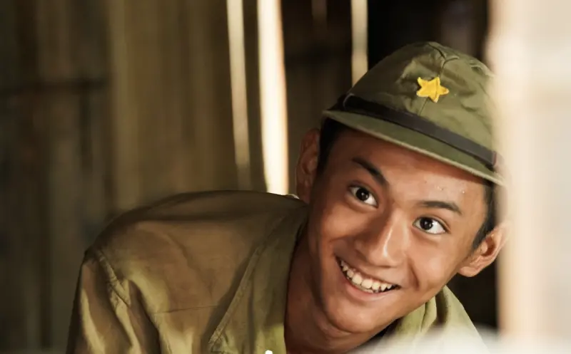 ▲16歲的演員朱宥丞（如圖）以《聽海湧》角逐迷你劇集／電視電影男配角，與施名帥、第5次入圍金鐘的黃河同場競爭，誰能脫穎而出成為焦點，引發熱議。（圖／翻攝自聽海湧 Three Tears in Borneo 臉書）