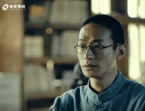 ▲黃河在《星空下的黑潮島嶼》中飾演白色恐怖時期綠島外科醫師，在惡劣環境堅持救人，細膩詮釋理性人性間拉扯。（圖／翻攝自星空下的黑潮島嶼 Black Tide Island  臉書）