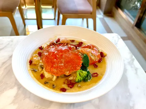 ▲「金蒜雲呢拿沙公」創新加入冰淇淋。（圖／記者蕭涵云攝）