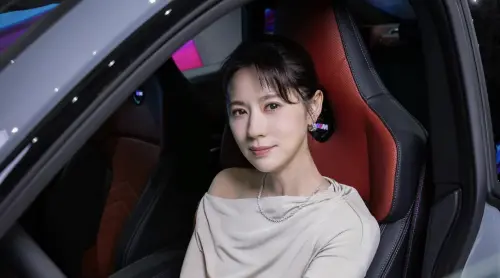 ▲林予晞過去曾在國泰航空當過4年空姐，不過後續因罹患甲狀腺腫瘤回台。（圖／林予晞 IG @fotoallison）