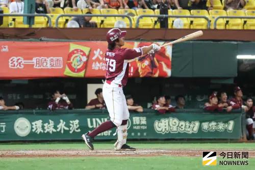 影／林智平9局炸裂三分砲！桃猿3：3追平統一　滿場獅迷全看傻了
