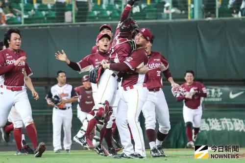 ▲樂天桃猿威能帝生涯首次「中1日」出賽，在中職季後賽G4後援2局，奪下歷史性的1勝。（圖／記者朱永強攝 ,2025.10.13）