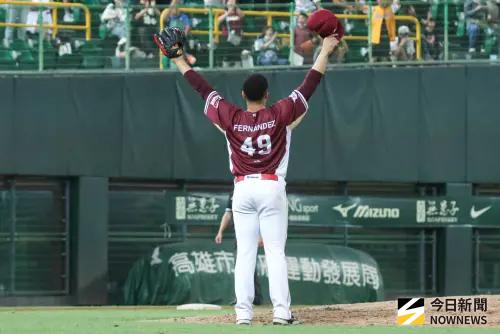 ▲樂天桃猿威能帝生涯首次「中1日」出賽，在中職季後賽G4後援2局，奪下歷史性的1勝。（圖／記者朱永強攝 ,2025.10.13）