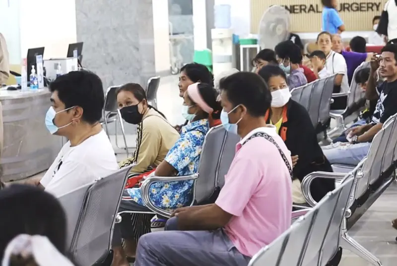 ▲泰國流感疫情升溫，確診已突破70萬例，當局呼籲高風險族群盡快接種疫苗。（圖／翻攝自Bangkok Post）