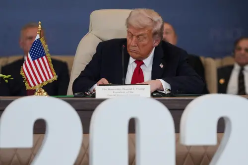 ▲川普簽署加薩停火協議。（圖／美聯社／達志影像）