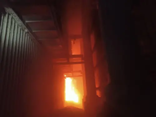 快訊／楊梅農會穀倉傳火警！米糠陷火海、黑煙狂竄　消防急灌救
