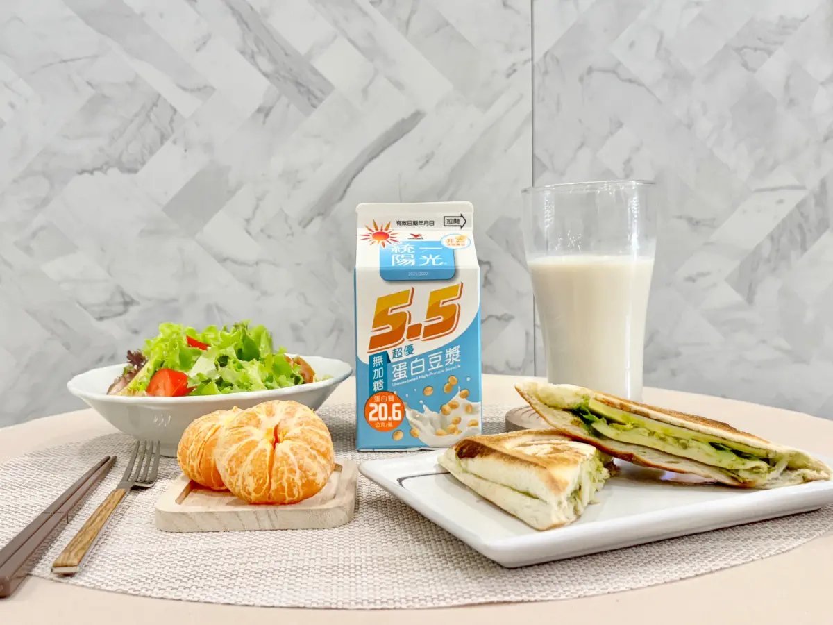 ▲營養師趙函穎推薦【統一陽光無加糖超優蛋白豆漿】，每瓶有20.6克高含量蛋白質，無加糖少負擔，堪稱運動後最佳補給！（圖／統一陽光提供）