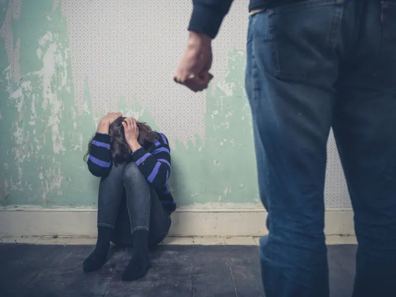 ▲癌末母子賣房砸千萬上心靈課程，甚至被逼和同性結婚，只因深信「不再上課就會死」。（示意圖／123RF）