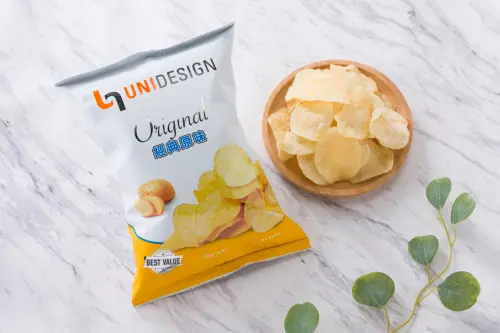▲UNIDESIGN洋芋片「經典原味」，將馬鈴薯薄切後以簡單的鹽調味凸顯薯味香氣。