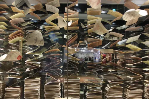 從解嚴令到張忠謀建言都展出　國家檔案館試營運首月破10萬人
