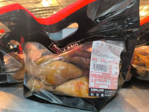 ▲有會員逛好市多新竹店時，發現熱食區推出了烤雞腿推出4入裝，售價198元。（圖／翻攝Costco好市多 商品經驗老實說）