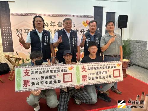 ▲今年品牌亮點產業遴選，選出夏伊谷農場楊光義、黑熊柑心吳若弟及就柿好吃黃曉橙三戶。（圖／記者金武鳳攝，2025.10.14)