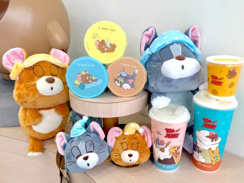 ▲再睡5分鐘《湯姆貓與傑利鼠》周邊實拍！「防駝背絨毛娃娃」有自己的眼罩，699元/個。（圖／記者蕭涵云攝）