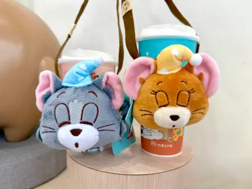 ▲「絨毛飲料提袋」390元／個。（圖／記者蕭涵云攝）