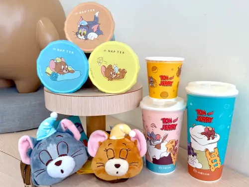 ▲《Tom and Jerry》從杯身到周邊睡成一片。（圖／記者蕭涵云攝）