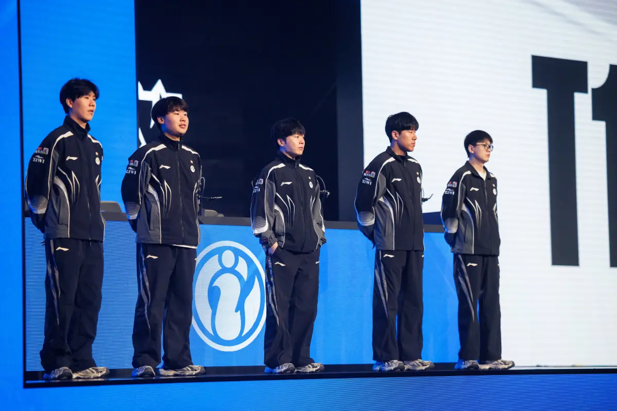 ▲《英雄聯盟》世界賽史詩級入圍賽由 LCK 第四種子 T1 對決 LPL 賽區第四種子 IG ，IG在第二場比賽展現韌性，擊潰T1扳平比賽。（圖／LOL Esports Flickr）