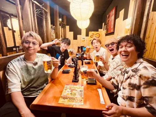 ▲繼2月大倉忠義（左1）結婚後，村上信五（右3）成為隊內第2位結婚成員。（圖／SUPER EIGHT / INFINITY RECORDS @Infinity_rJP）