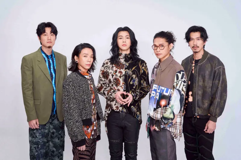 ▲「麋先生」也將在「渣打臺北公益馬拉松」終點線展現精湛的演唱功力，用充滿震撼力的歌曲，為每一位衝過終點線的跑者獻上熱情的祝福。（圖／渣打銀行提供）