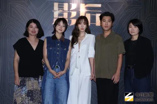 ▲黃迪揚（右2）除了是入圍者之外，還是紅毯主持人。（圖／記者葉政勳攝）