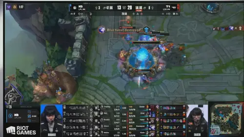 ▲26 分鐘，雙方在中路再度爆發會戰，IG 已經難以抵擋，Guma 砍下三連殺。28 分鐘，T1 一波推平 IG 主堡。（圖／YT@LoL Esports）