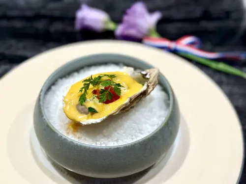 ▲「鹽燒生蠔佐鱒魚卵」。（圖／記者蕭涵云攝）