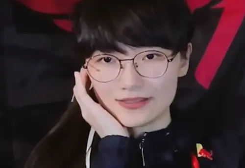 ▲中國女Faker的風潮最早是由一位抖音網紅莎赫兒掀起。（圖／莎赫兒直播）