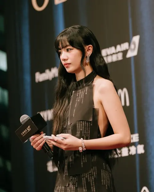 ▲金鐘紅毯主持人木木去年零複評大獲好評，本屆再度獲得金鐘紅毯主持機會。（圖／翻攝自木木IG@mumu0808_）