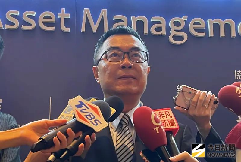 ▲美中關稅貿易戰持續拉扯，國泰投信總經理張雍川今（15）日受訪表示，股市終將回歸基本面，今年是股債雙漲行情。（圖／記者顏真真攝）